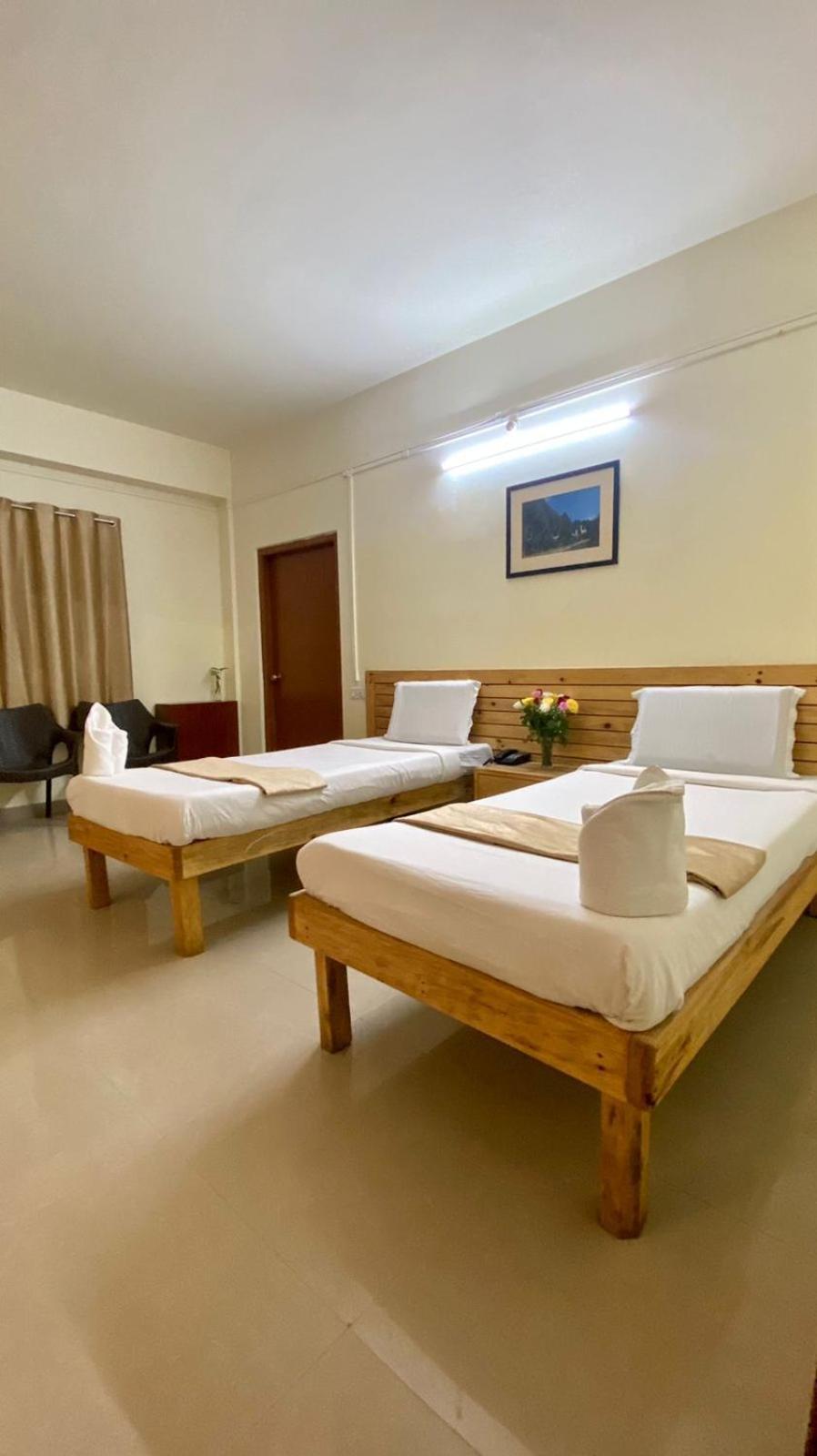 Hotel Travellers Inn Shillong Buitenkant foto
