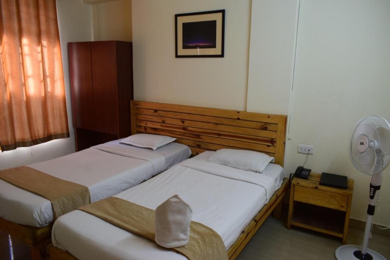 Hotel Travellers Inn Shillong Buitenkant foto